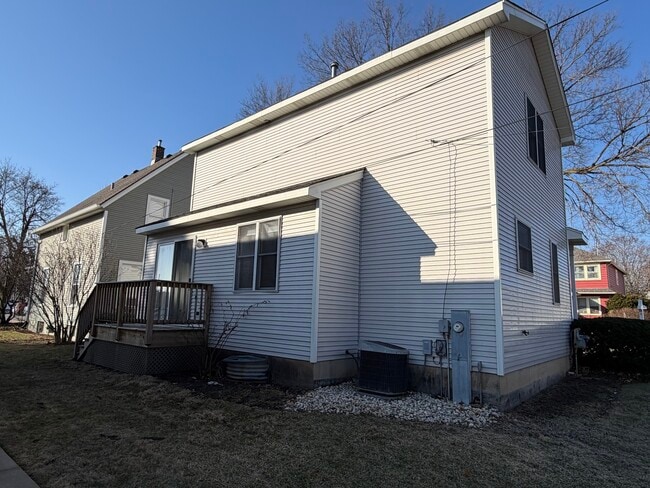 Building Photo - 411 Richards St