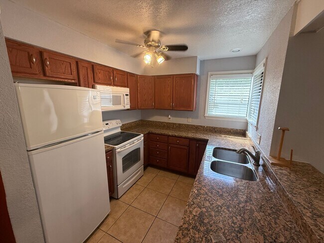 Building Photo - Adorable 1 Bed 1 Bath Winter Park Condo
