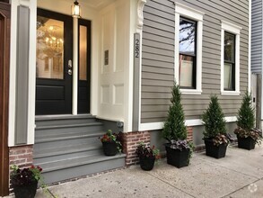 Building Photo - 282 Chelsea St