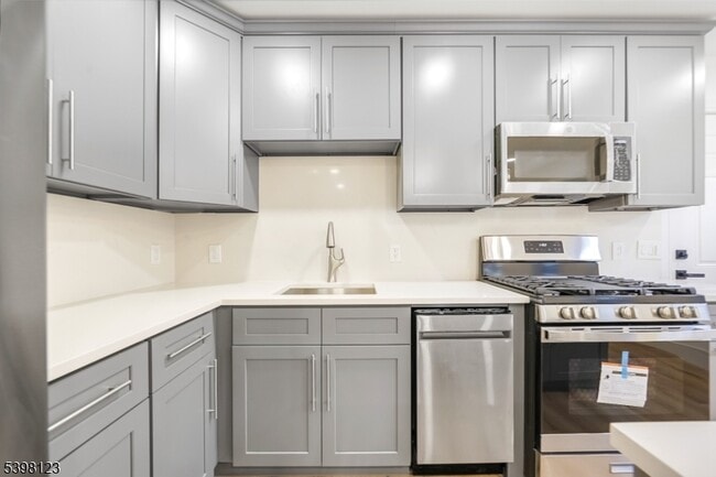 Building Photo - 169 New St