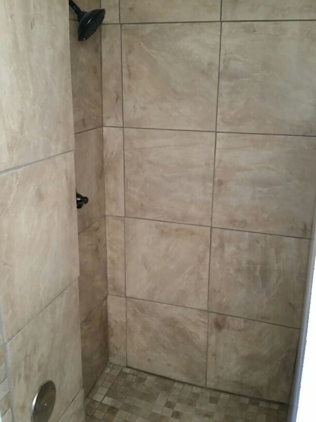 Building Photo - AWESOME 3-BDRM HOME NEAR DU - INCLUDES GAR...