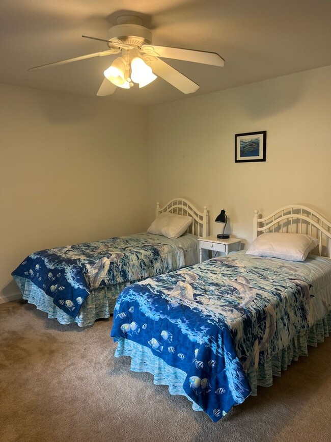 Building Photo - 3 Bedroom/2 Bathroom Furnished Rental Available from June 15, 2026 through March 31, 2027
