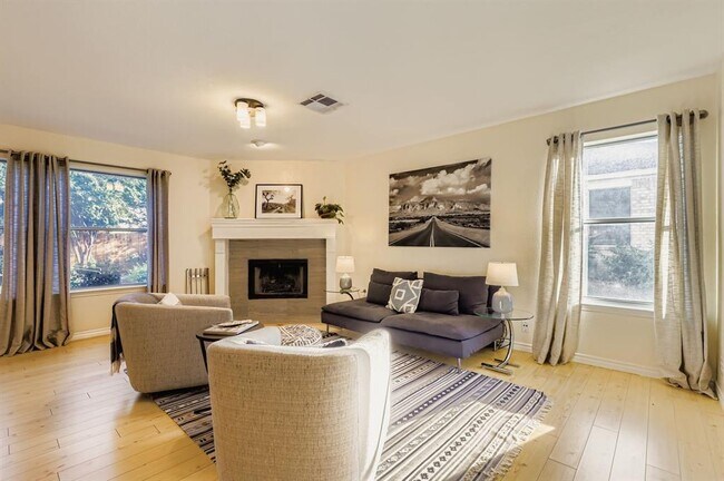 Building Photo - 312 Brentwood Dr
