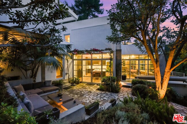 Building Photo - 7700 Willow Glen Rd