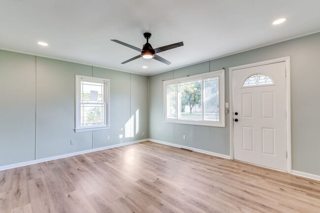 Building Photo - 4828 W 3rd St N