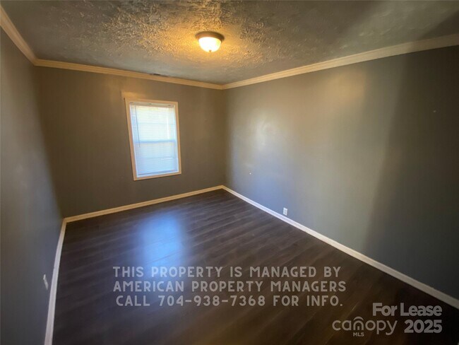 Building Photo - 303 Southern St