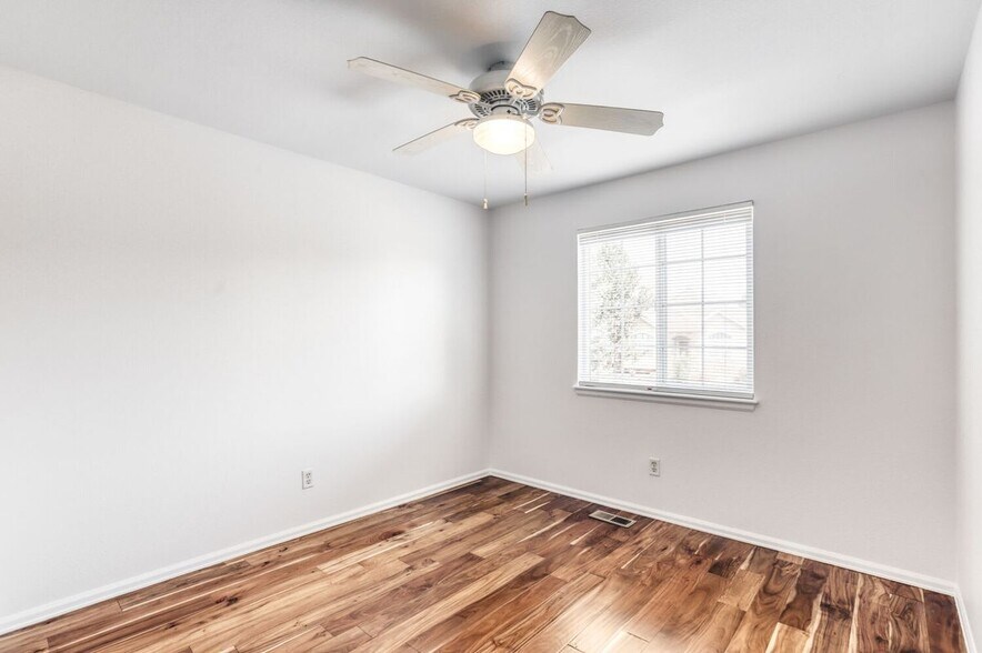 Building Photo - 1633 Deerwood Dr