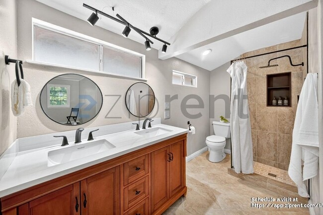 Building Photo - 353 S Heatherstone St