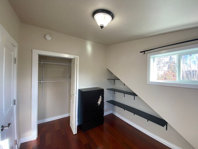 Building Photo - Ballard Loyal Heights Home