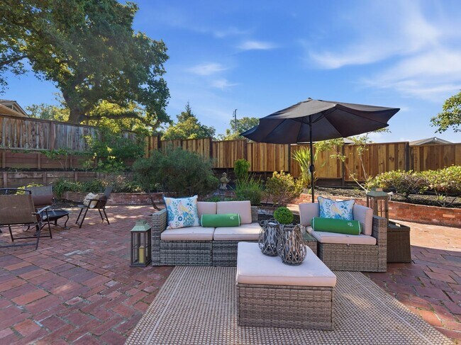 Building Photo - OPEN HOUSE 5/9 & 5/10 1:30-4:30