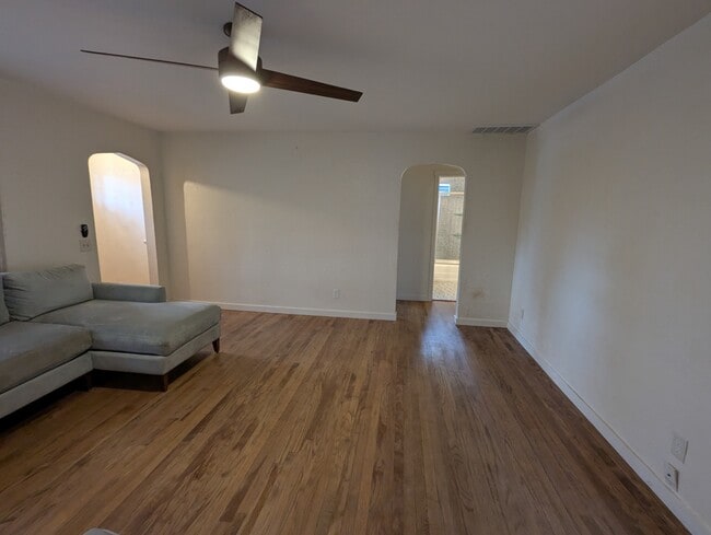 Building Photo - 455 NE Clay Ave