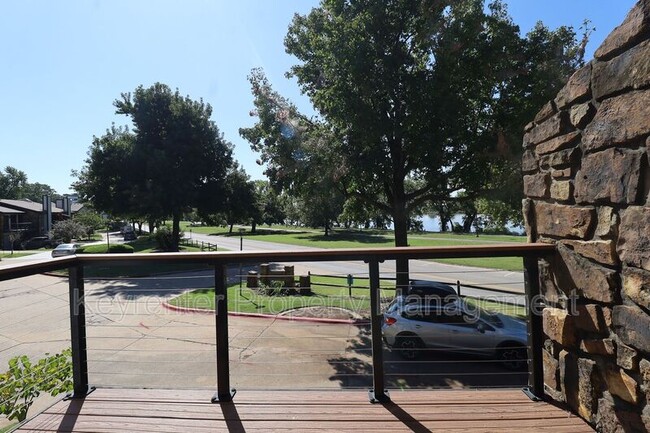 Building Photo - 1505 Riverside Dr