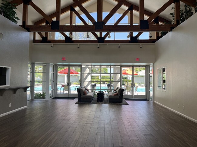 Building Photo - Amazing one bedroom condo in desirable Aliso Viejo