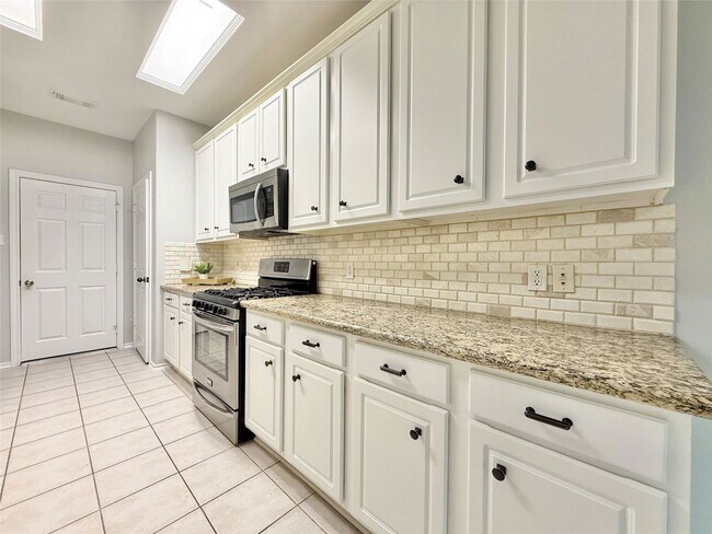 Building Photo - 23 Blue Creek Pl