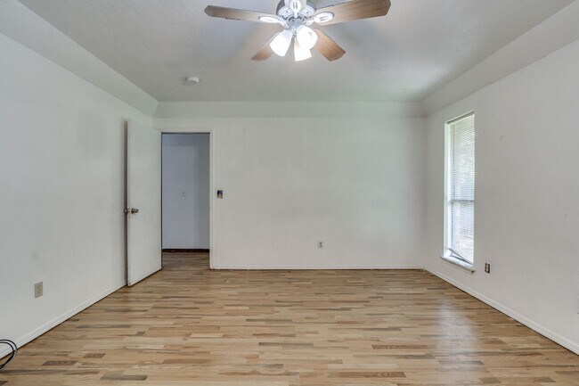 Building Photo - 7312/7314 Kings Manor Court