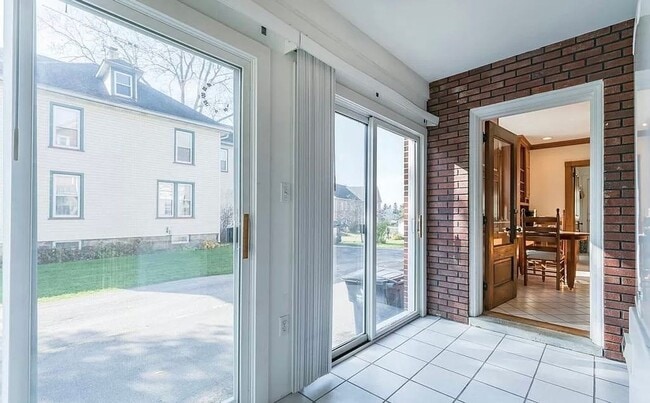 Building Photo - Spacious 4-Bedroom Home with Sunroom, Garage & Private Driveway!