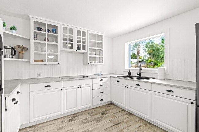 Building Photo - 19165 SE Homewood Ave