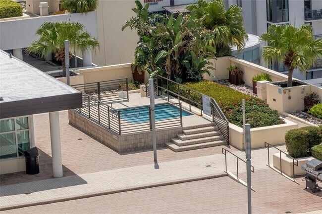 Building Photo - 1120 E Kennedy Blvd