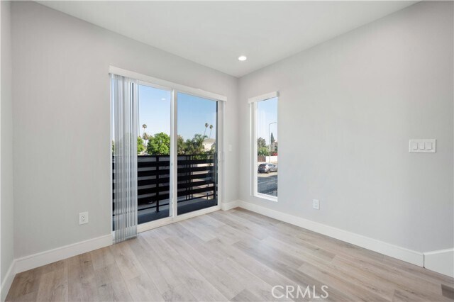 Building Photo - 2733 S La Brea Ave