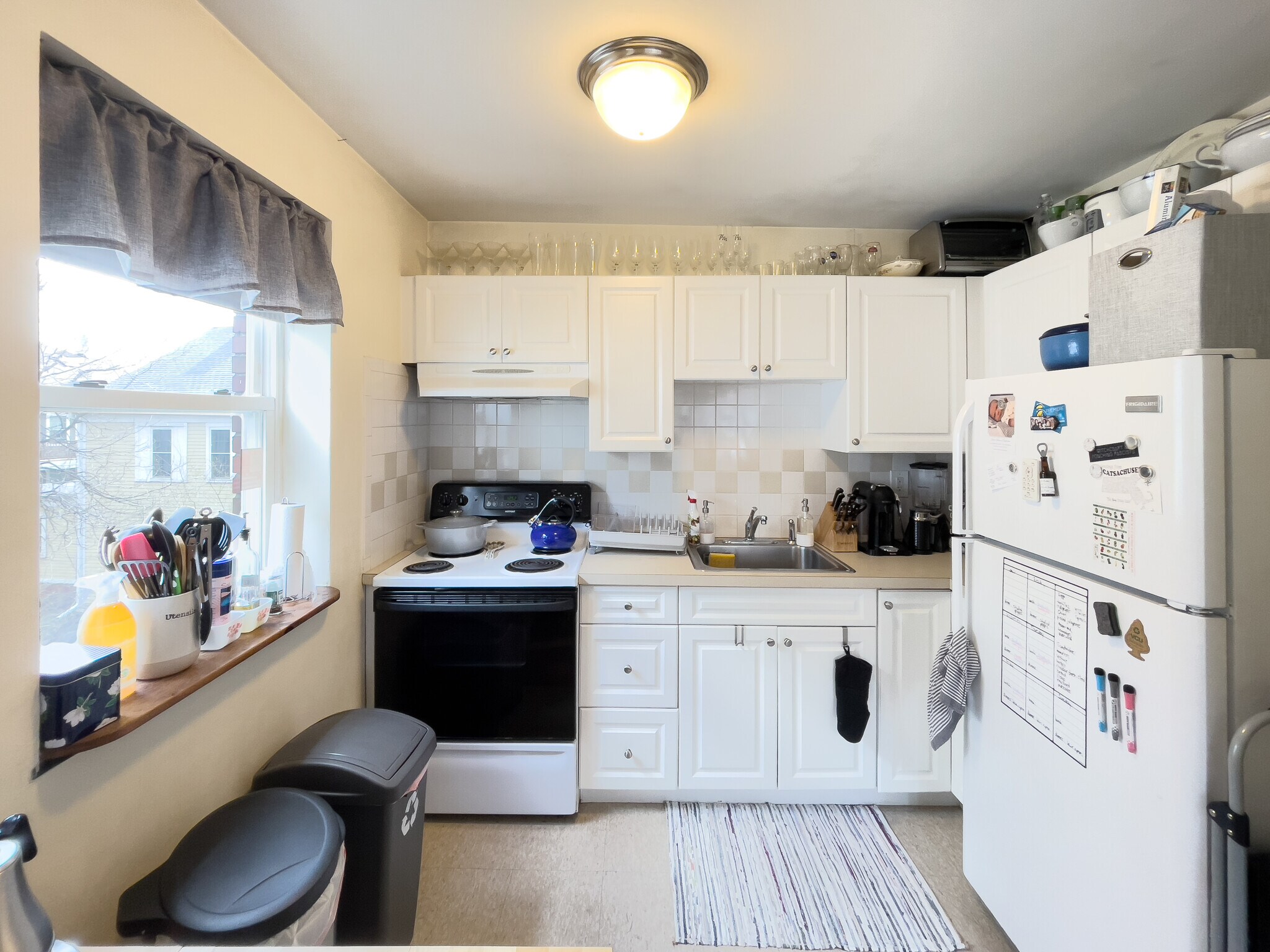 Building Photo - 594 Centre St