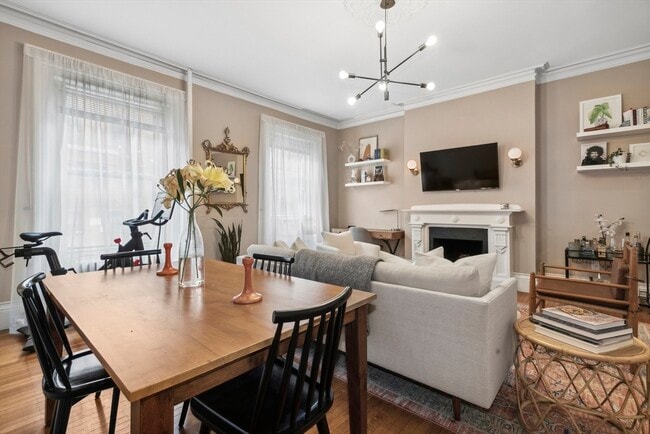 Building Photo - 247 Beacon St