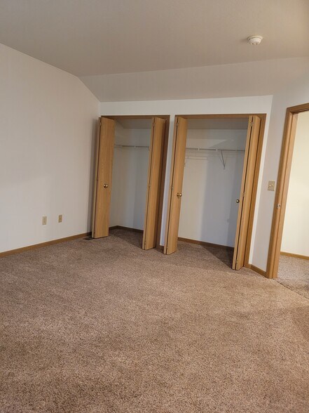 Master Bdr - 119 W Meade Ave