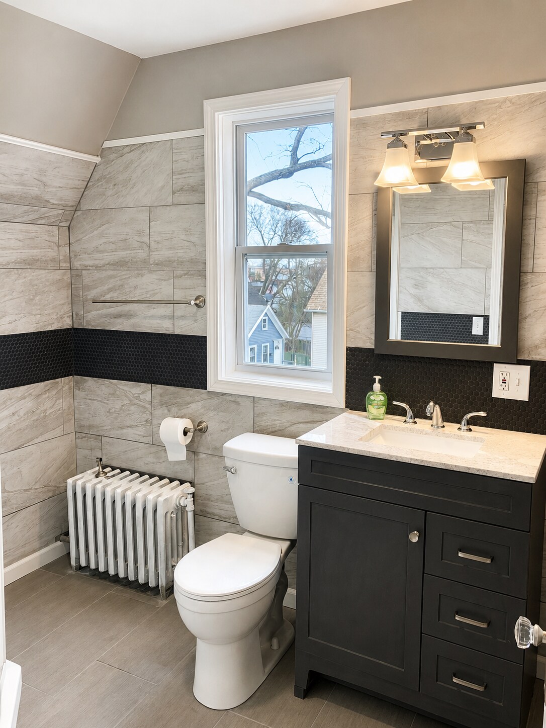 Bathroom with washer/dryer connections - 346 Parkdale Ave