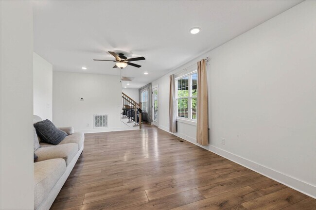 Building Photo - 542 Judah Cir