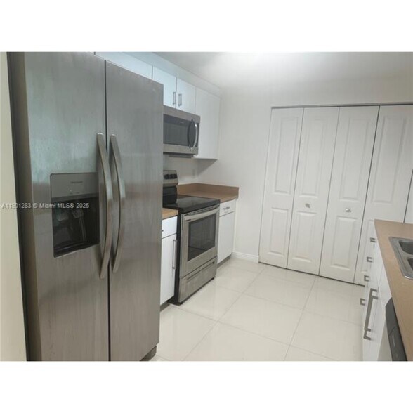 Building Photo - 1250 S Miami Ave