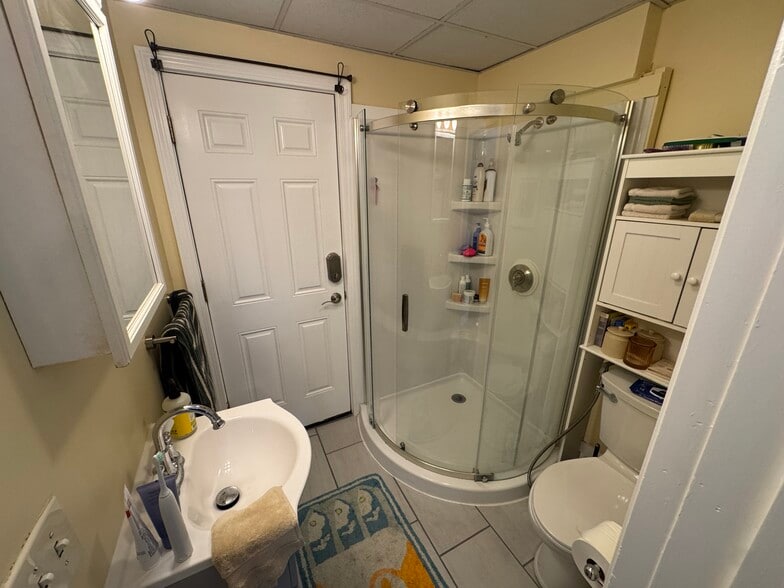 Building Photo - 735 Somerville Ave