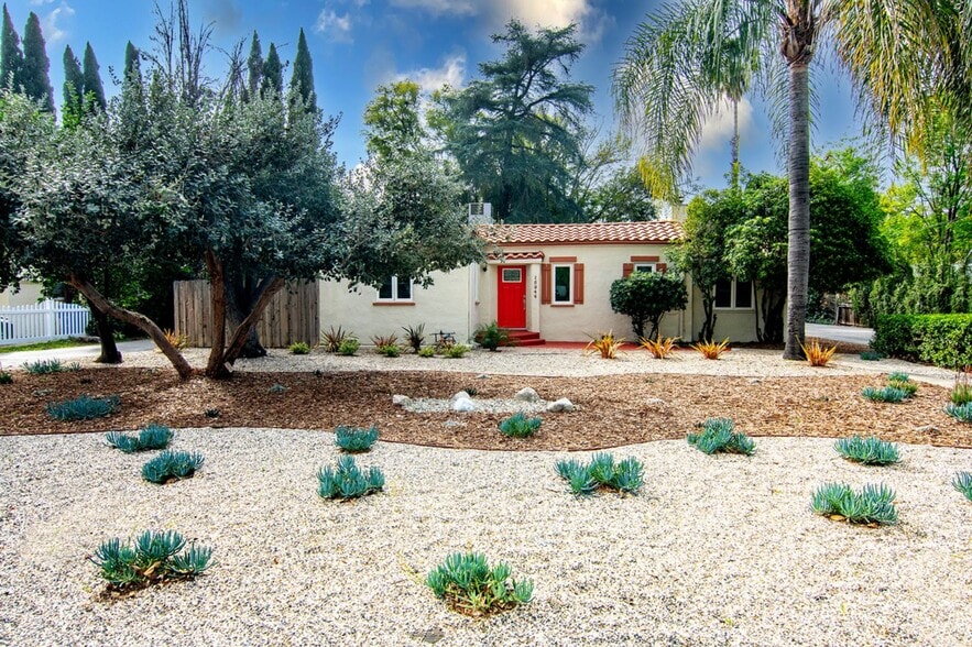 Building Photo - 15944 Hart St