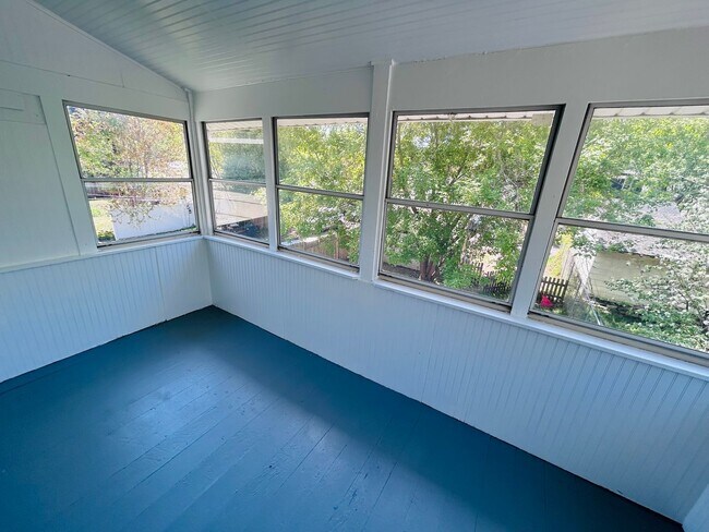 Building Photo - Great 3 Bedroom Home Near Whole Foods and ...