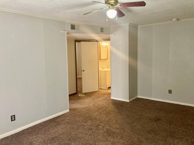 Building Photo - 117 Parkburg Rd