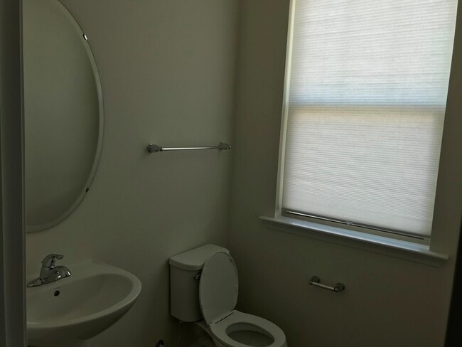 Building Photo - 1704 Shady Oaks Dr
