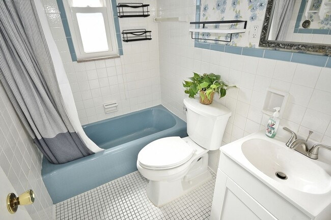 Building Photo - Charming 3-Bedroom/2-Bathroom Home in White Hall