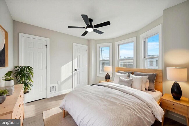 Building Photo - 2165 Conlyn St