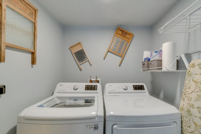 Building Photo - 6908 Antigua Pl