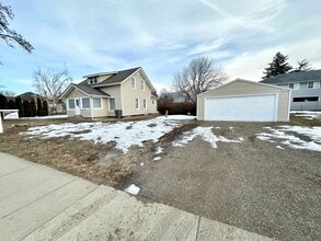 Building Photo - 610 S Pine St