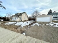 Building Photo - 610 S Pine St