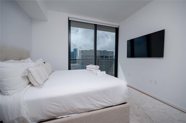 Building Photo - 398 NE 5th St