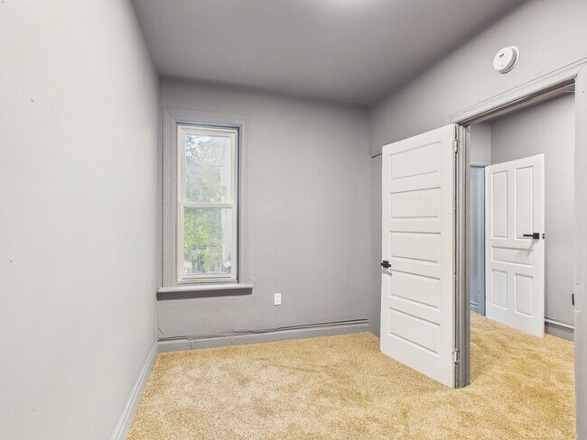 Building Photo - 1527 Naudain St