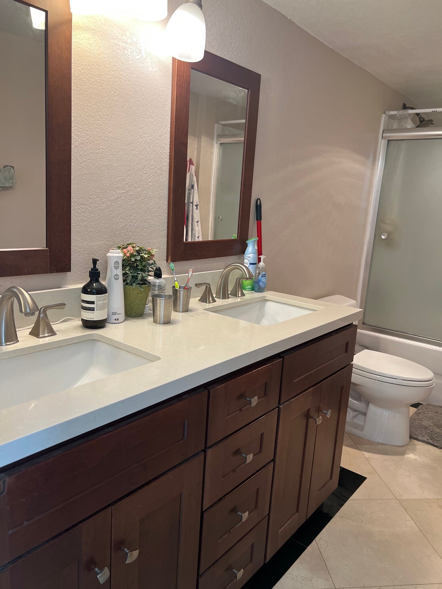 Master bathroom - 650 Kelton Ave