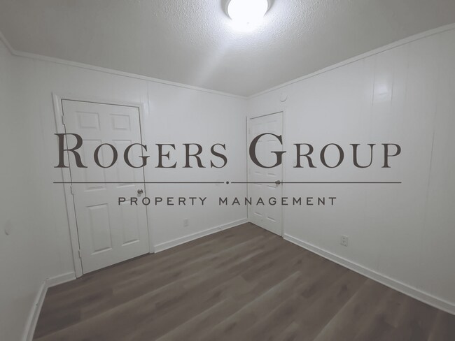 Building Photo - #450 - 412-414 Ridley St Duplex