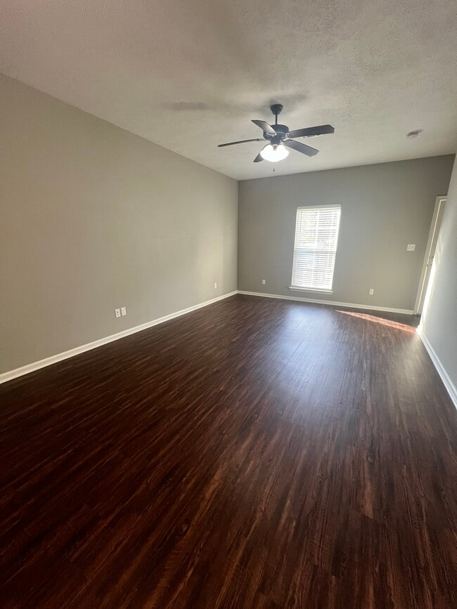 Building Photo - 951 Tallow Rd