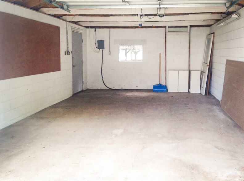 Garage - 218 E Patterson Ave