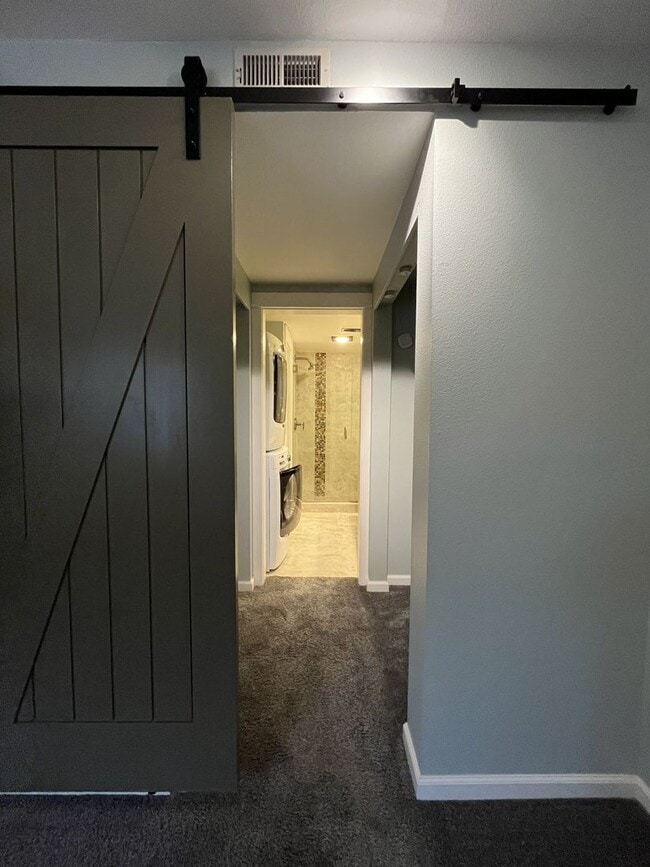 Building Photo - Ground Floor End Unit on Jantzen Beach with River Views & Flexible Living Space