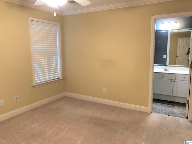Building Photo - 3013 Twin Oak Dr