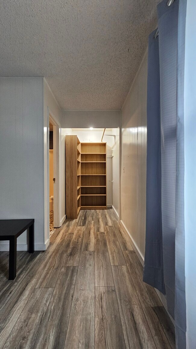 Building Photo - Grdyn House