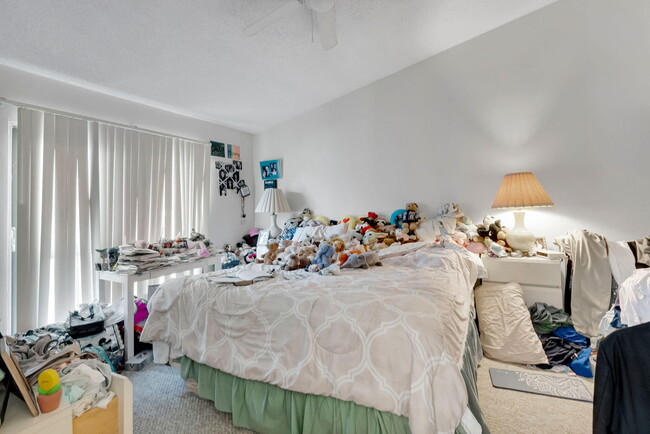 Building Photo - 7890 Lago Del Mar Dr