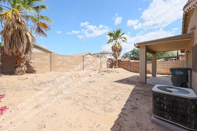 Building Photo - 12122 W Bloomfield Rd